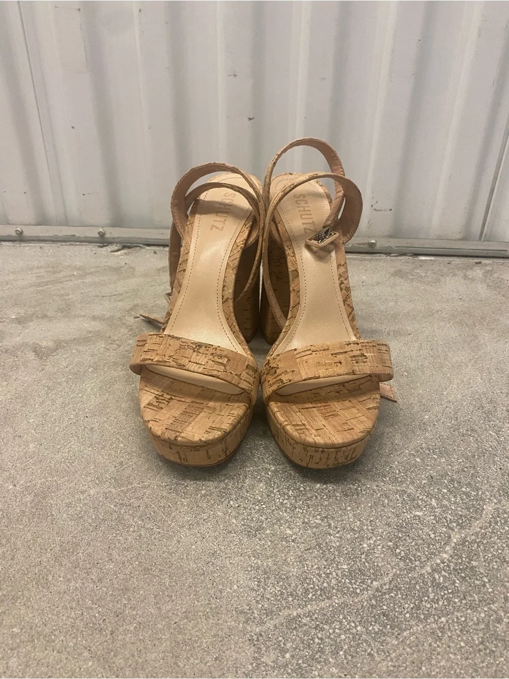 SCHUTZ new without